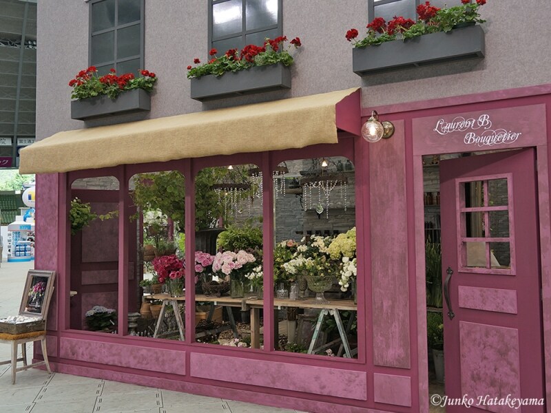 ローラン・ボーニッシュ「パリ街角のお花屋さん」