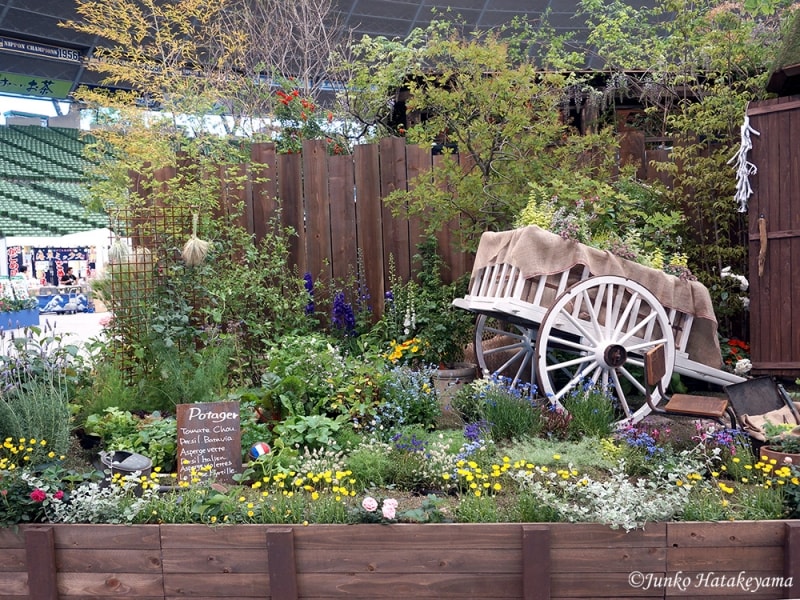 ガーデン部門「バラとハーブのほったらかしの庭」