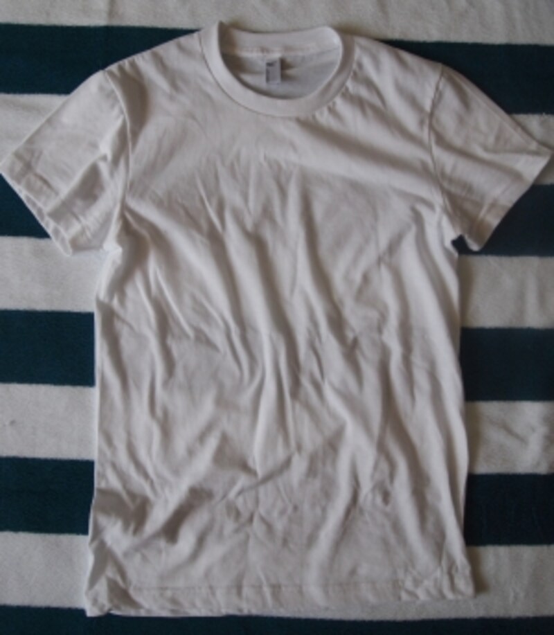 首の詰まり具合、生地の厚み、手触りなど、絶妙なオシャレ感はさすが