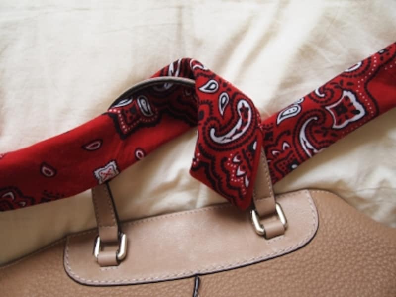 取っ手から隙間が出ないようにラフに巻き付けて、