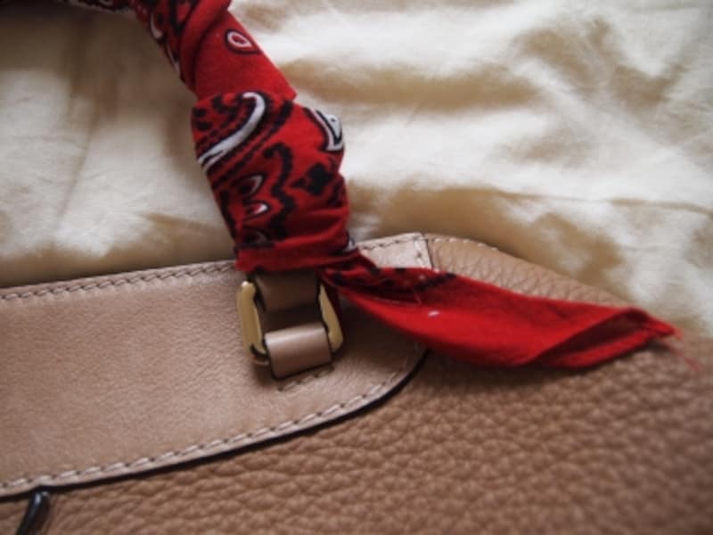 引っ張ってラフに裾を出して出来上がり