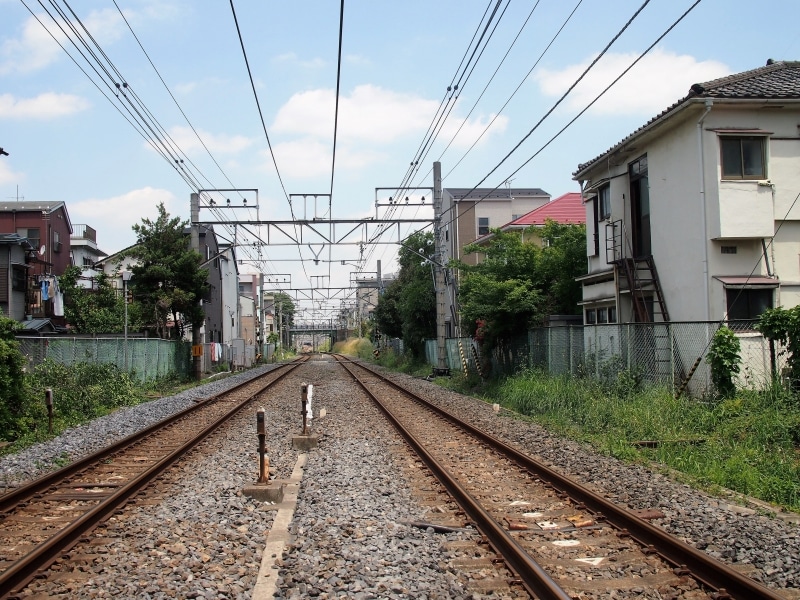 赤羽駅では高架だった赤羽線が地上に降りてきた。