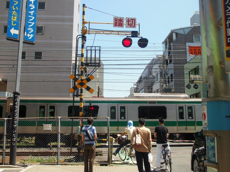 ここにも“赤羽線undefined仲仙道踏切”の文字があった