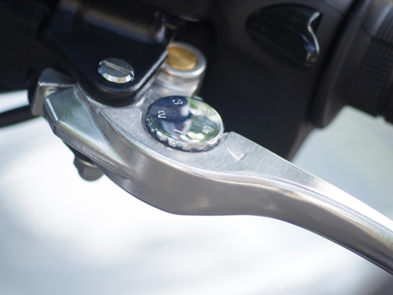 位置が調整できる左右レバー