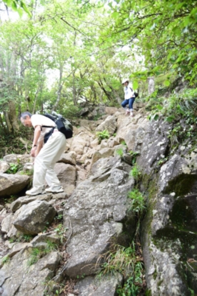 岩場は滑りやすいので、注意！