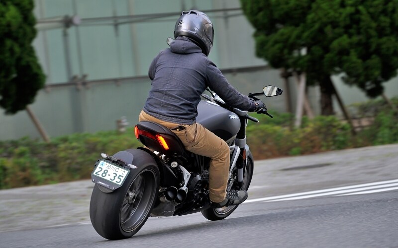 ロー&ロングのフォルムでありながら、高い旋回性を持ち合わせるXディアベルの性能には驚かされた