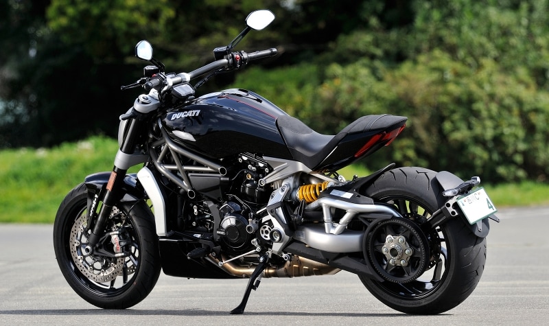 マッシブなボディを持ちながら、その重量は247キロとライバルモデルと比較すると驚くほどの軽さ