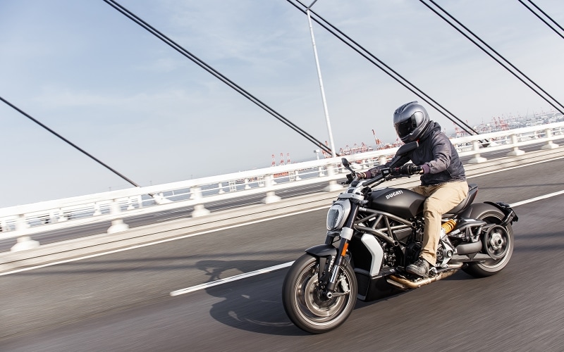 最先端のデザインと最新の技術を取り入れた究極のスポーツクルーザー Xディアベル