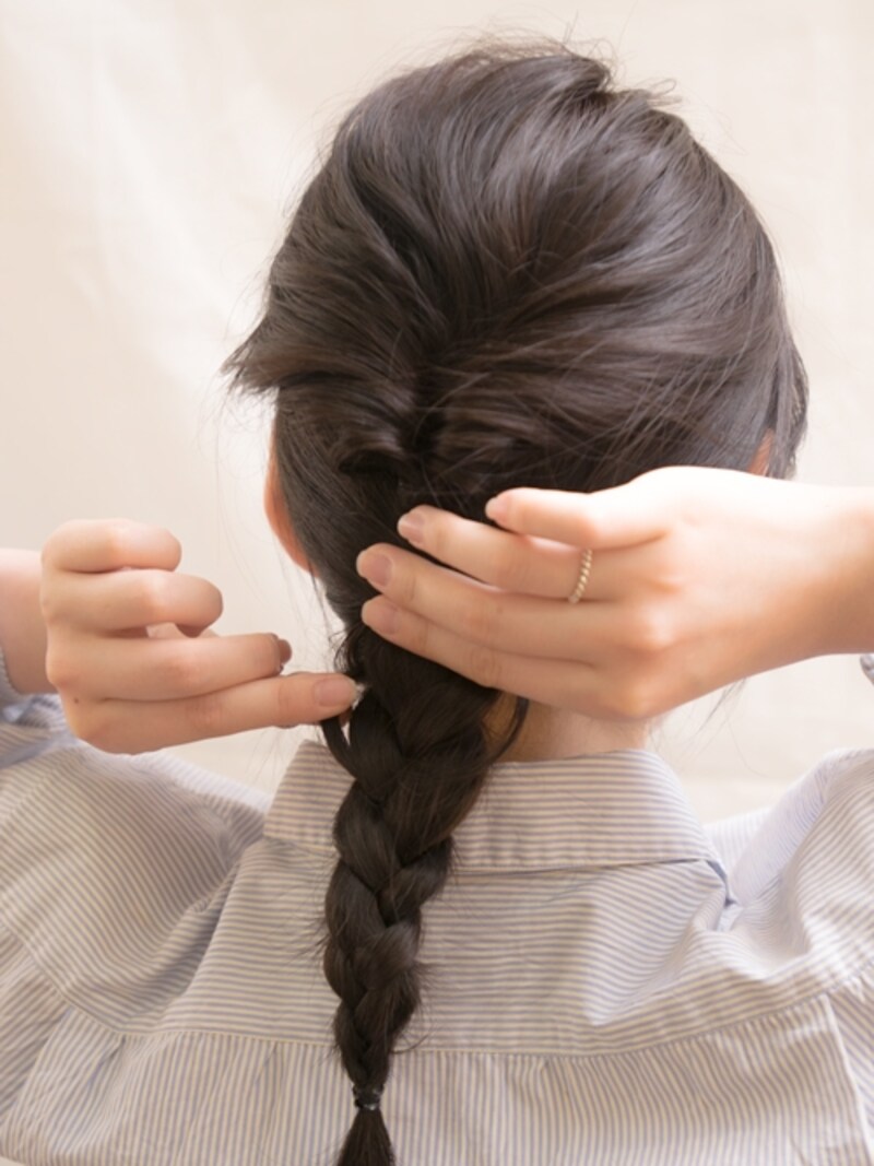 同じ要領で逆側を崩し、左右交互に引っ張る