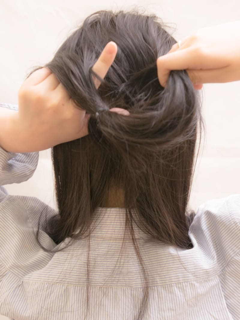 根元から少し離して結ぶと、くるりんぱしやすい