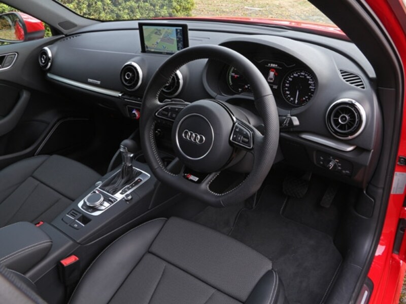 アウディA3スポーツバックe-tron