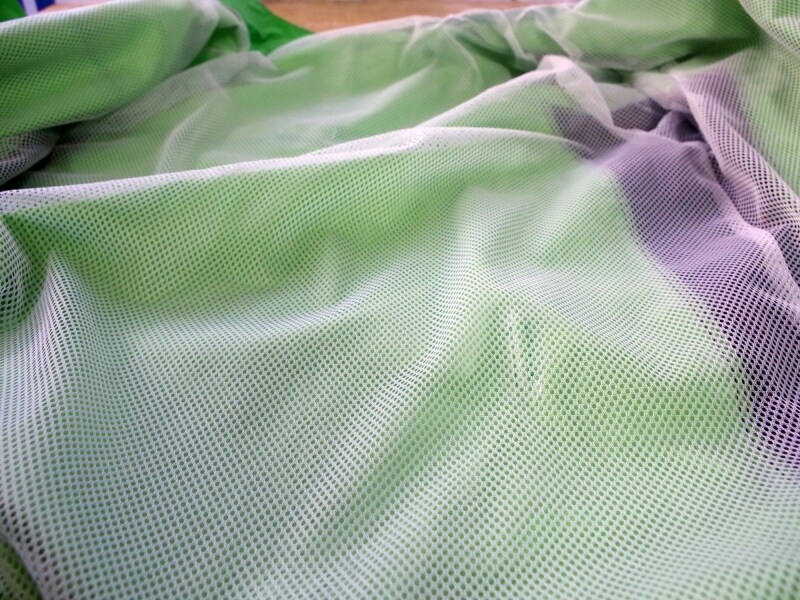 裏は全面メッシュ