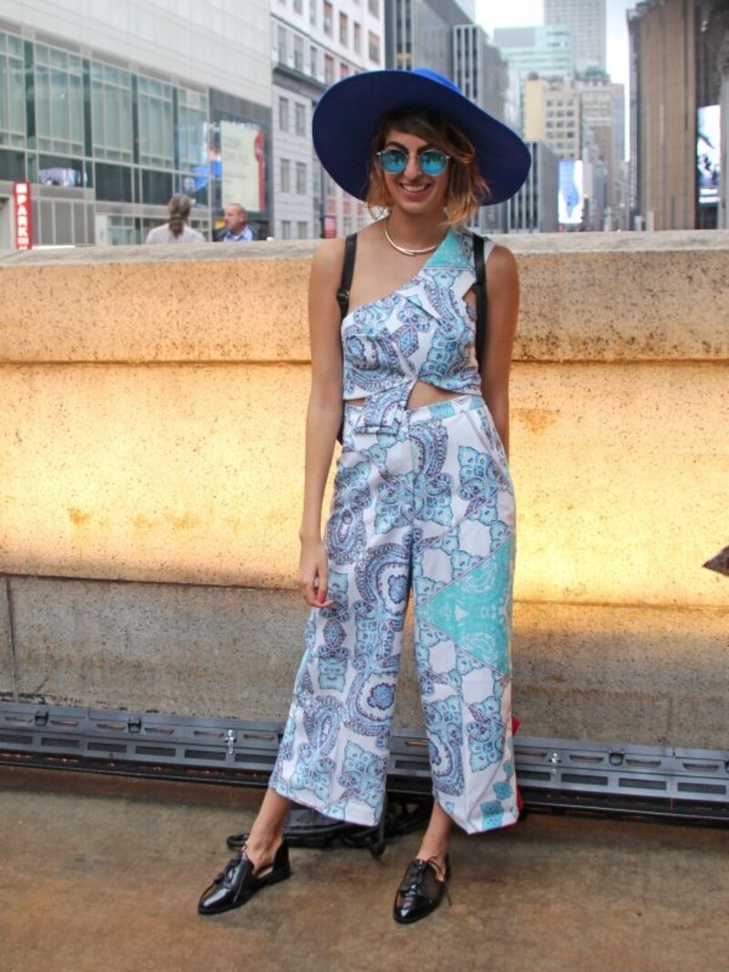 ウエストのチラ見せで、大人のバカンス風にundefined