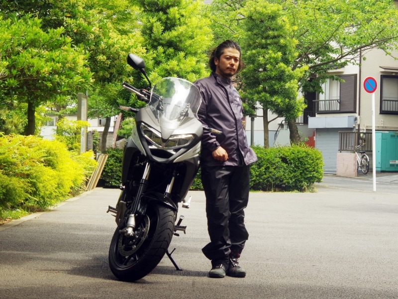ホンダの3レイヤーレインスーツ