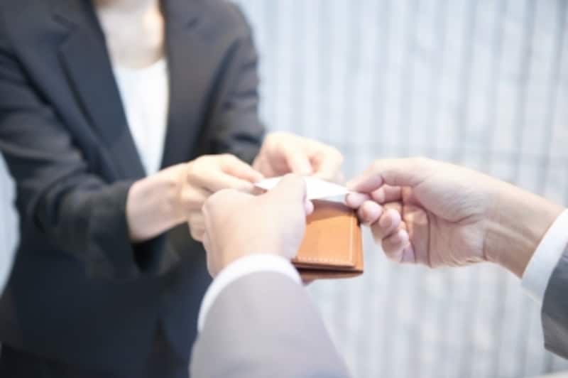 初対面で好かれるには 相手の持ち物を褒めましょう 吉井奈々の恋愛コラム All About