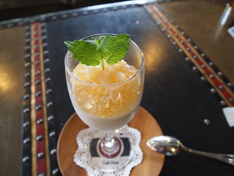 クラッシュゼリーとヨーグルトムースの相性抜群