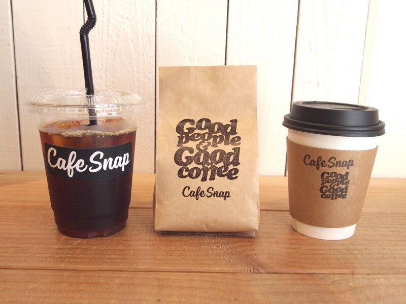 (左)アイス、(中央)コーヒー豆、(右)ホット