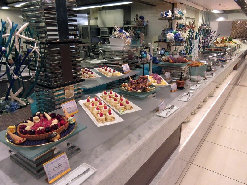 樹林 デザートのブッフェ台