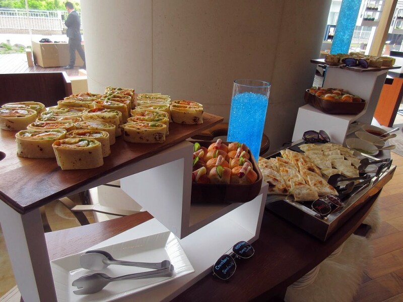 ベランダ 軽食のブッフェ台