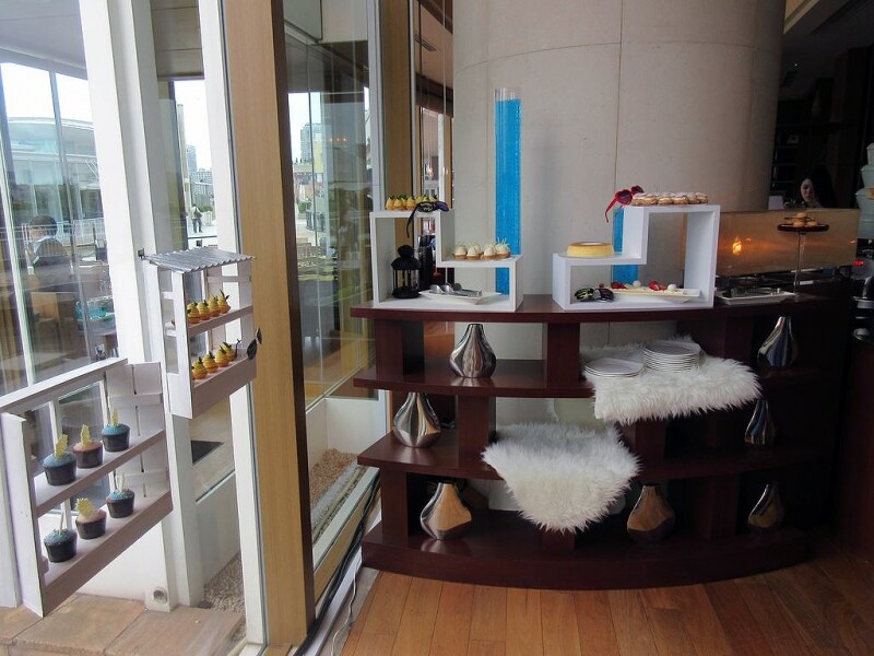 ベランダ 奥のブッフェ台