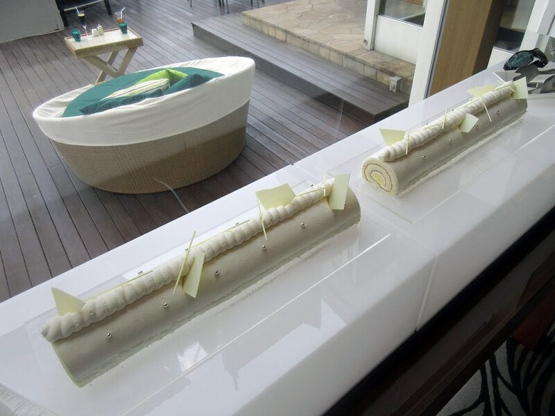 ベランダ クレームダンジュ ロールケーキ