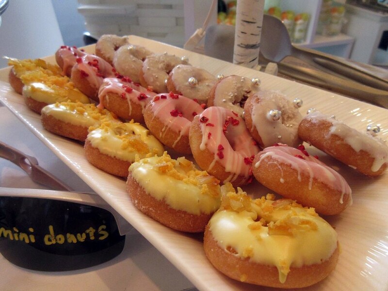 ベランダ ホワイトチョコレートミニドーナツ