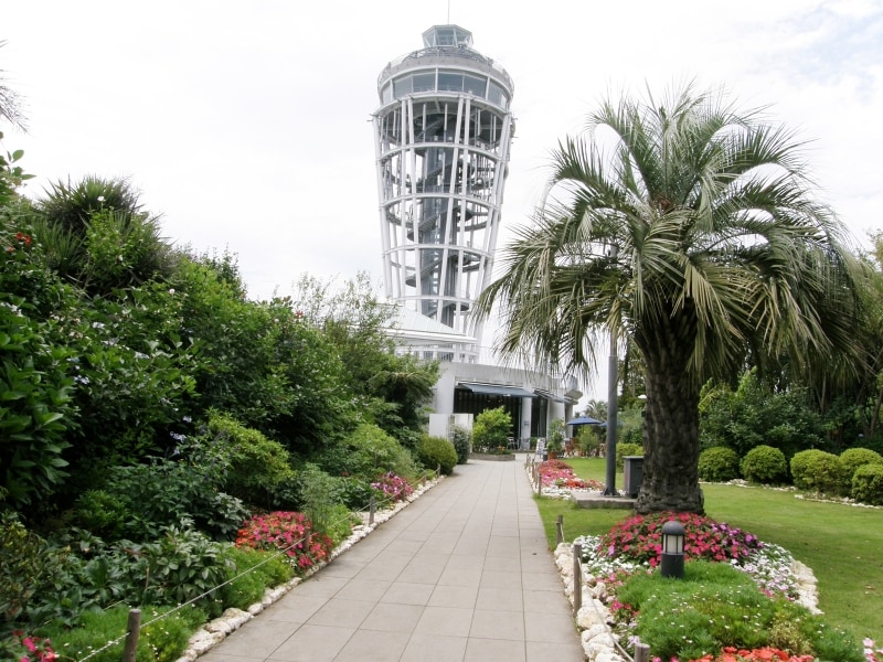 江の島サムエル・コッキング苑内の展望灯台へ