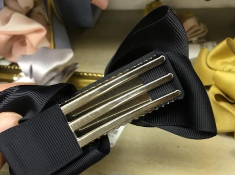 バレッタよりも使いやすくて、髪が多くなるロングヘアでもばっちりとまるキープ力でオススメなのが、このクリップ！