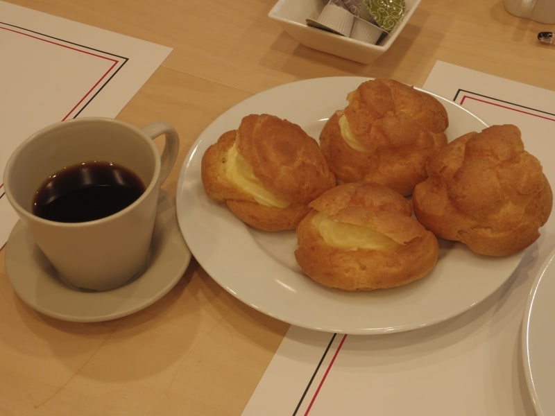 自分で作ったわけではないが、インスタグラムで「自分で作った」と言いたくなるシュークリーム。ちなみに隣のコーヒーもパナソニックのコーヒーメーカーで作ったものとのこと。