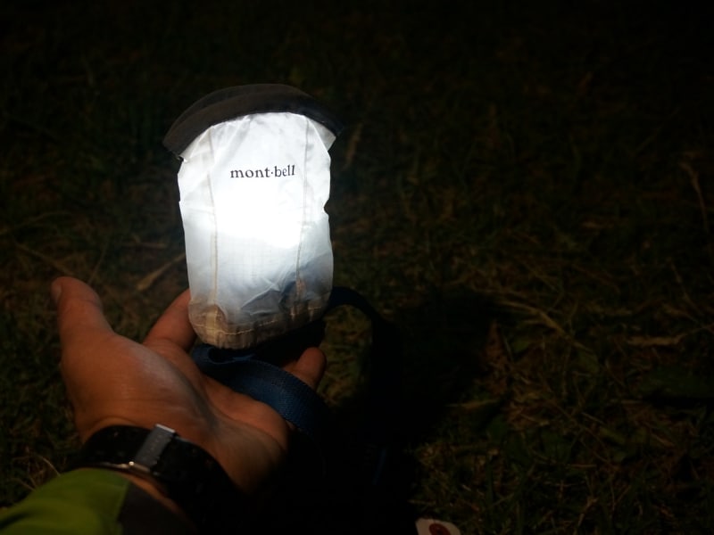 ヘッドランプにランタンシェードを装着してみた。優しい光が広範囲に広がった