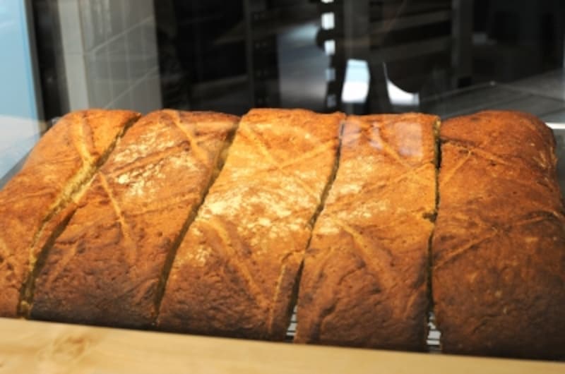 数日おきにパリから空輸され、日本で仕上げられる