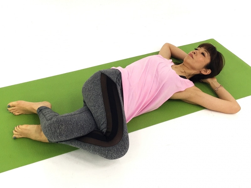 筋肉は吐く息で緩みます。ゆっくりと息を吐いて、お腹を大きく動かすイメージで。