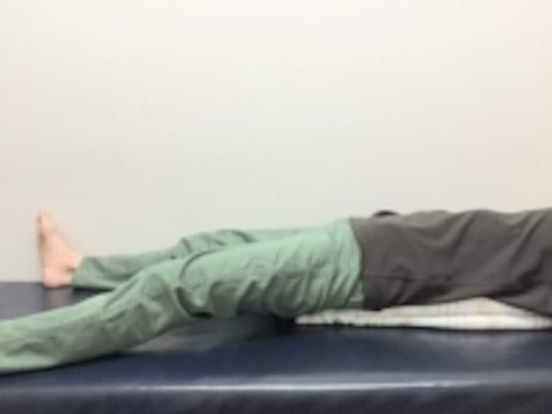 バスタオルの硬さによって背骨への当たり具合が変わりますので、寝転がった際に心地よいものを使用してください