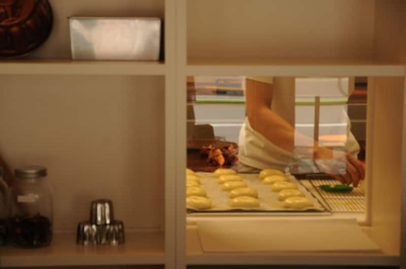 売場から厨房の様子が見える