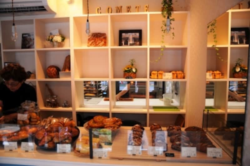 ヴィエノワズリーは大きめ、ハード系は小さめサイズ