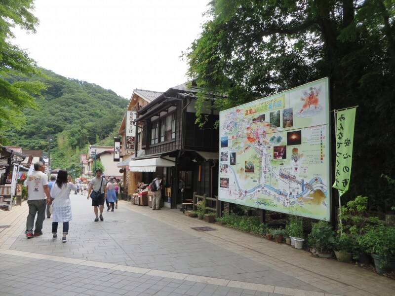 高尾山駅前