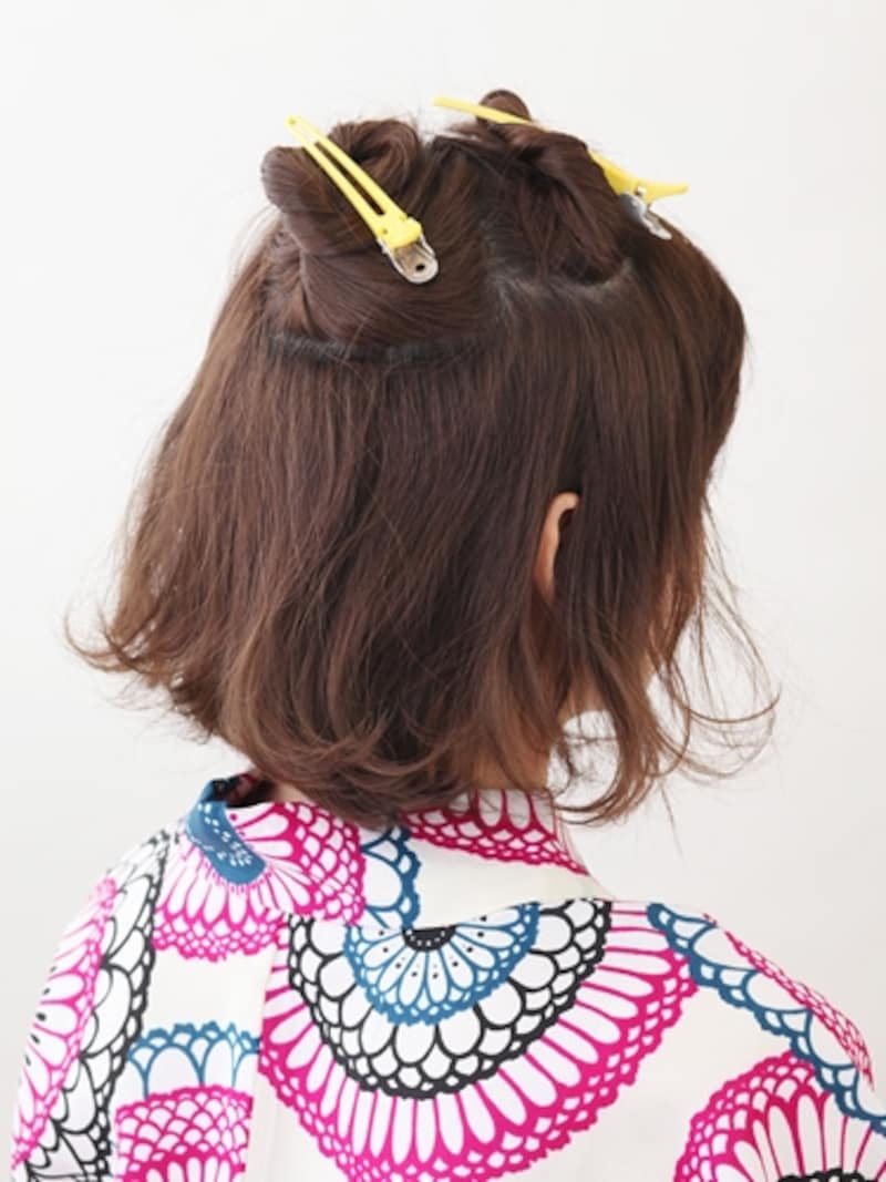 トップの髪を前後2つにブロッキング