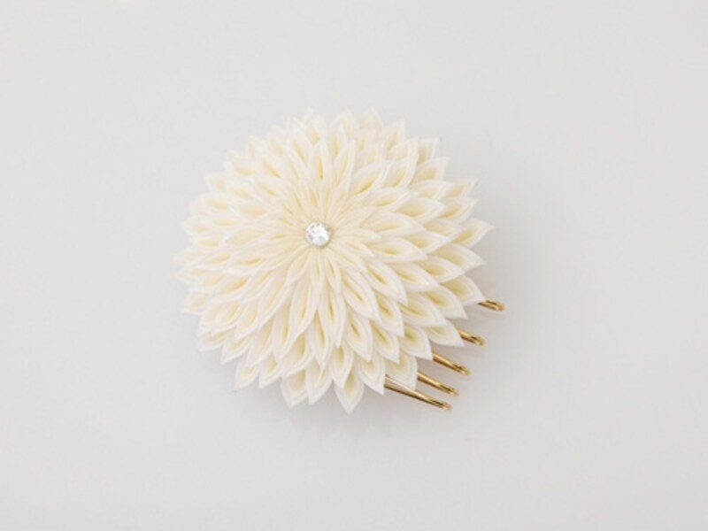 菊モチーフのヘアピン