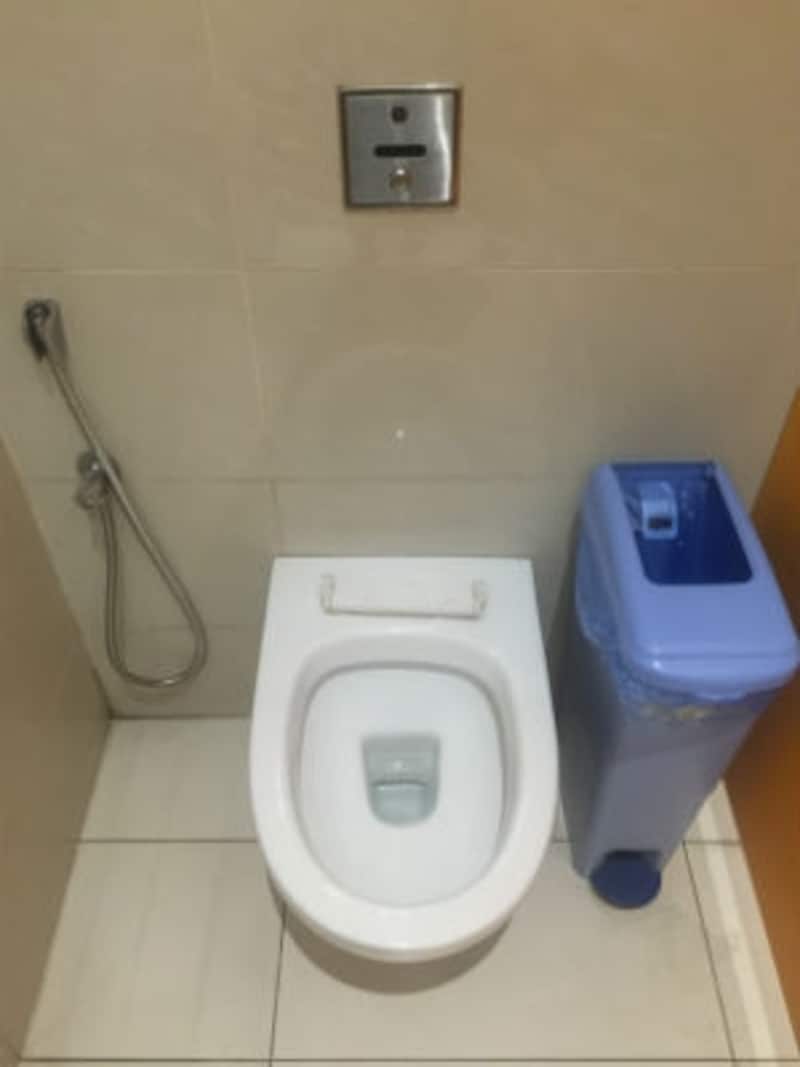 マレーシアの一般的なトイレ