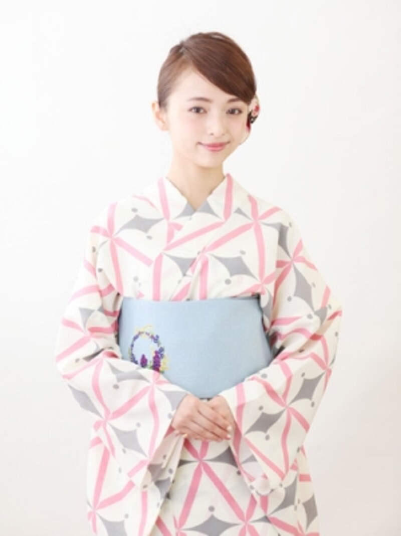 ミディアムにぴったりの浴衣ヘアアレンジ シニヨンヘアのやり方 浴衣ヘアアレンジ All About