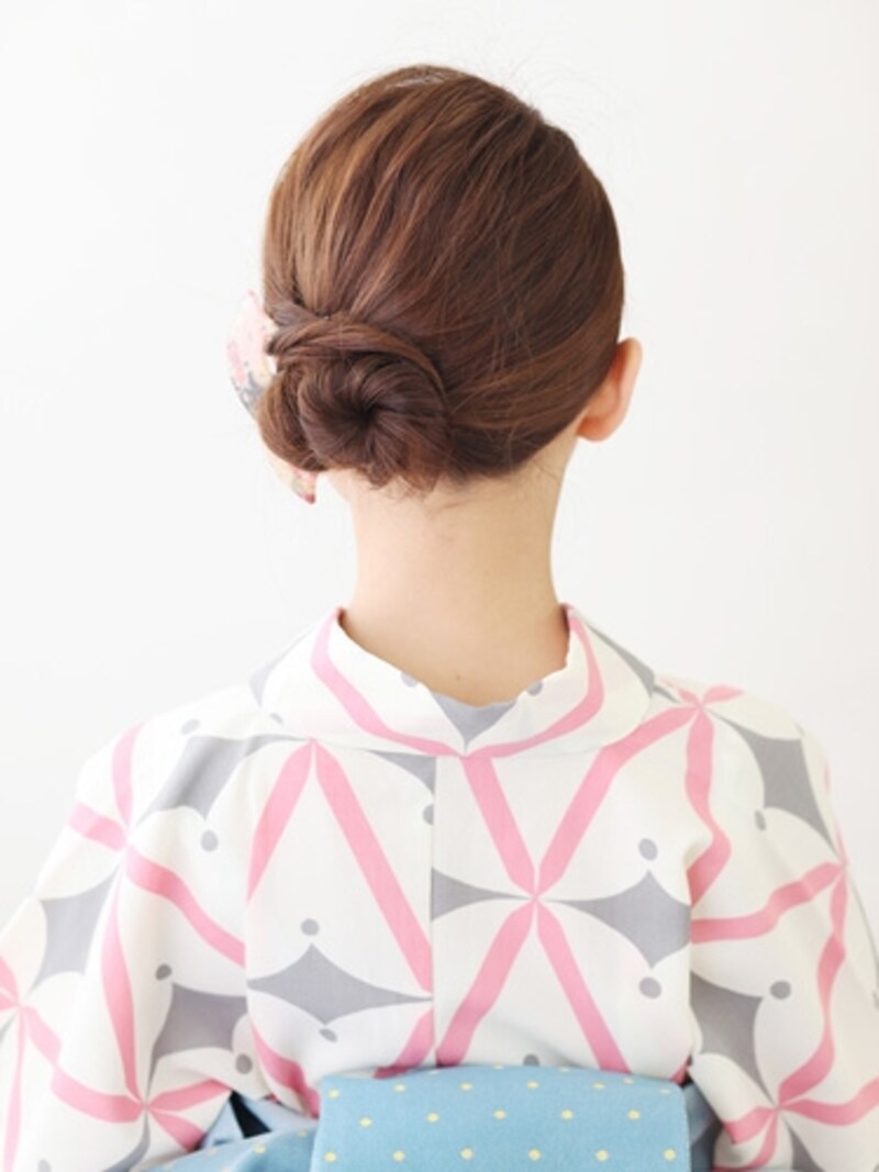 ミディアム浴衣・低めに結ぶしっとりシニヨンアレンジ