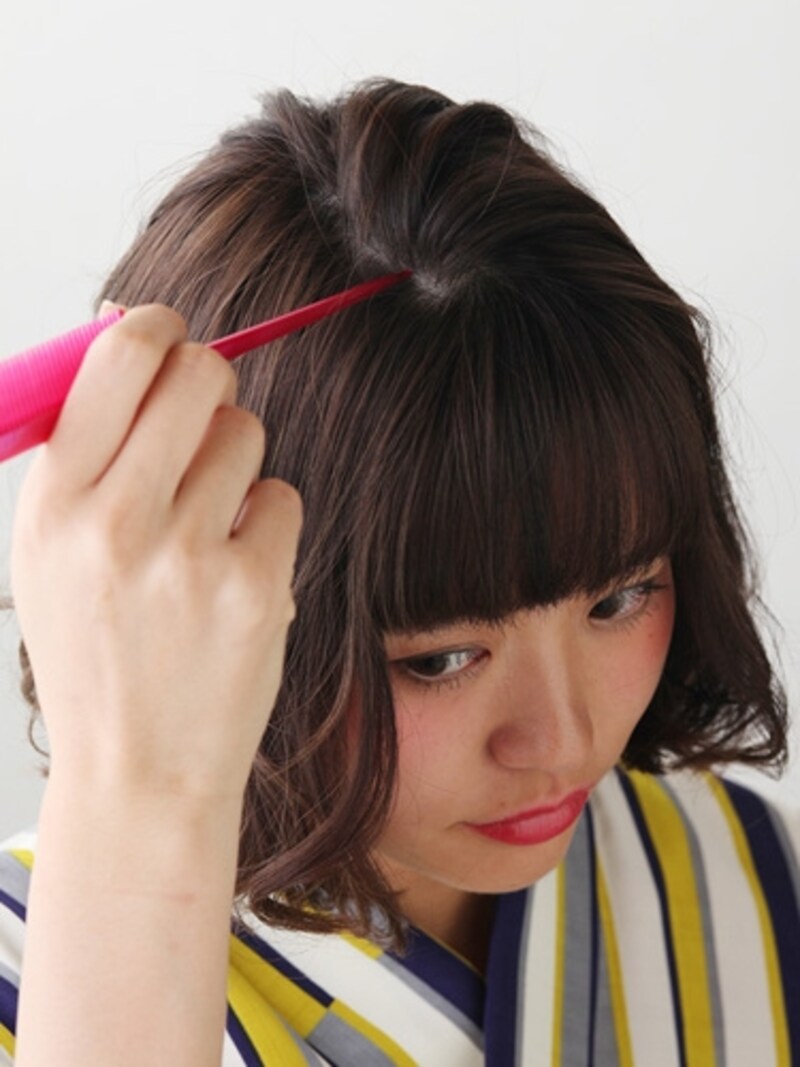 前髪の生え際からツムジまで分けとる