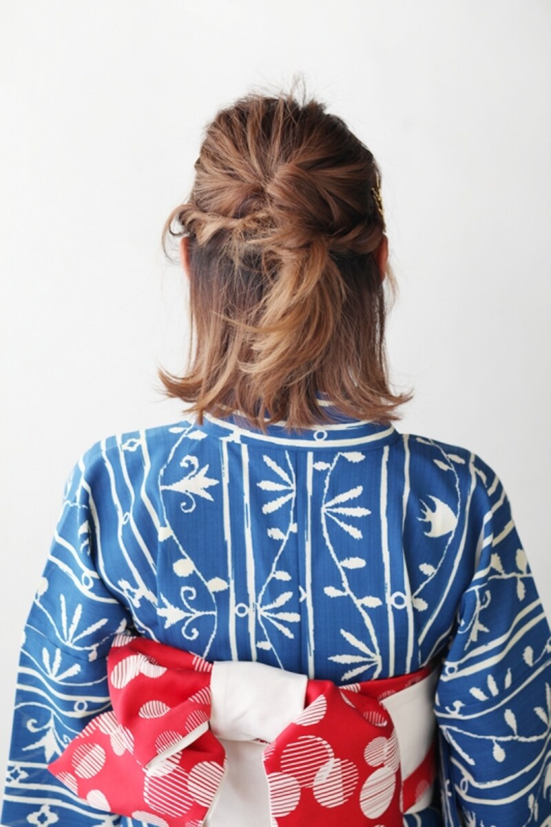 美シルエットの立体ハーフアップ