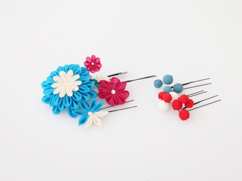 ビビッドな色使いのヘアピン
