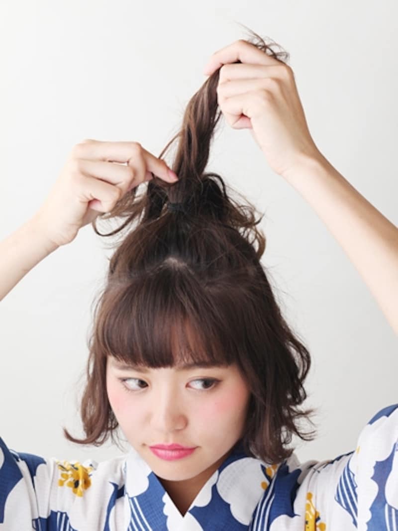 コームでなく、手で逆毛を立てて束感を出す