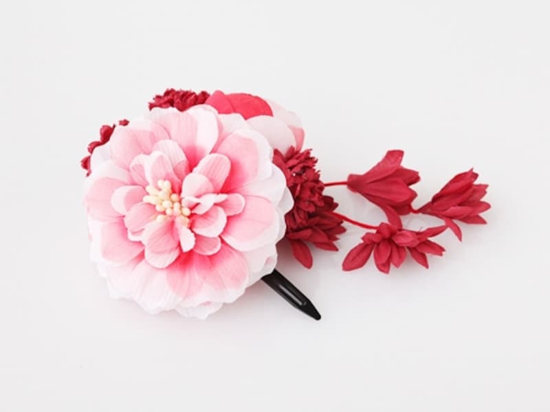 菊をモチーフにしたヘアクリップ