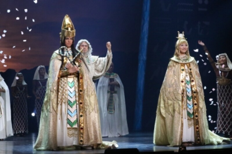 『王家の紋章』写真提供：東宝演劇部