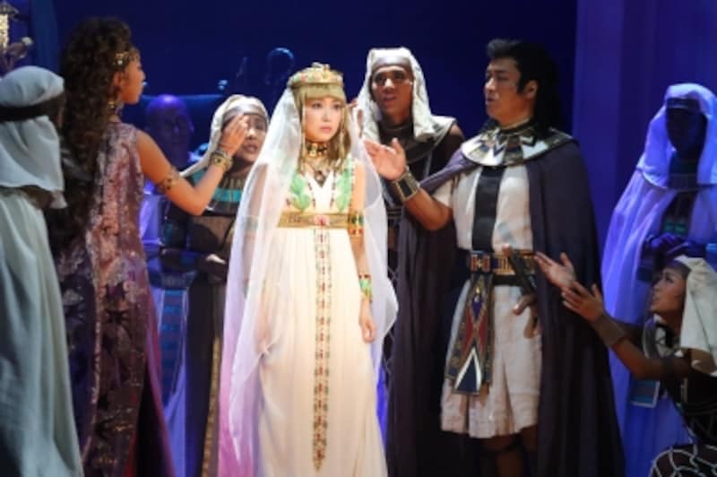 『王家の紋章』写真提供：東宝演劇部