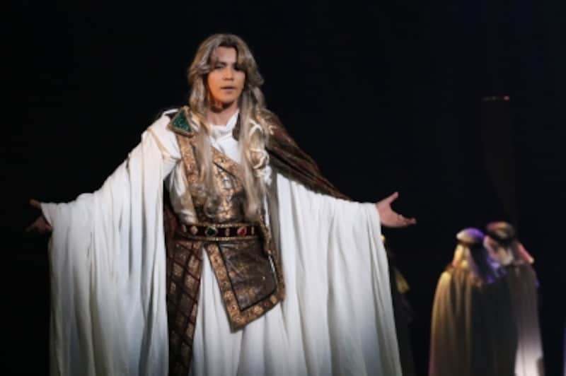 『王家の紋章』写真提供：東宝演劇部