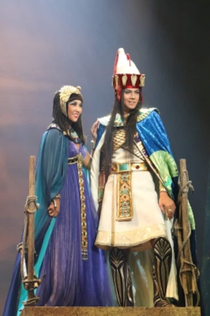 『王家の紋章』写真提供：東宝演劇部